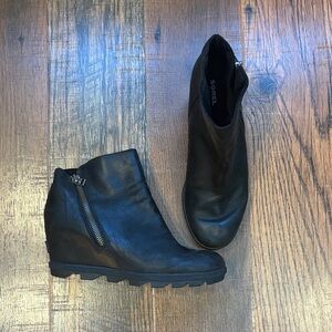 Sorel Black Leather Wedge Ankle Booties with Side Zip